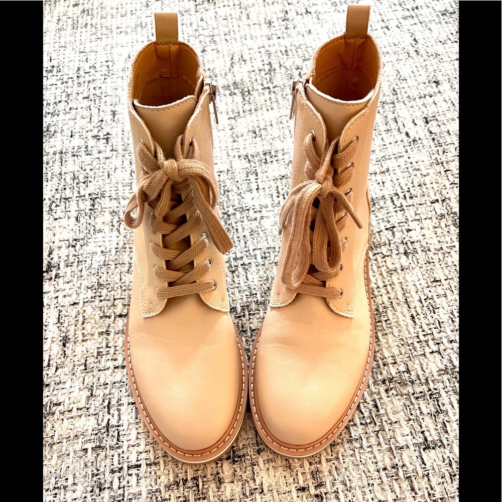 Creamy tan Oasis Society California combat boots size 9